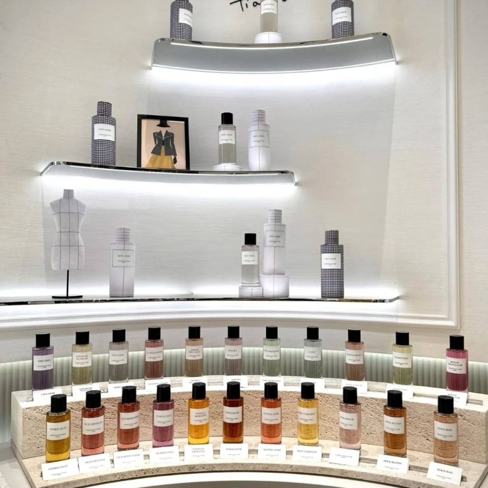 Dior fabric store display - Picture 5 of 6